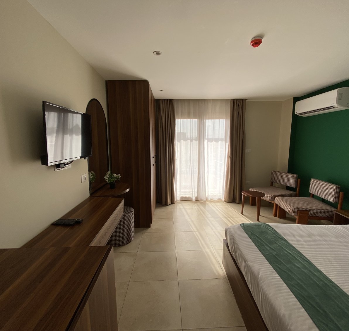 Royal Pyramid open View Room with Balcony - overlooking the Pyramids