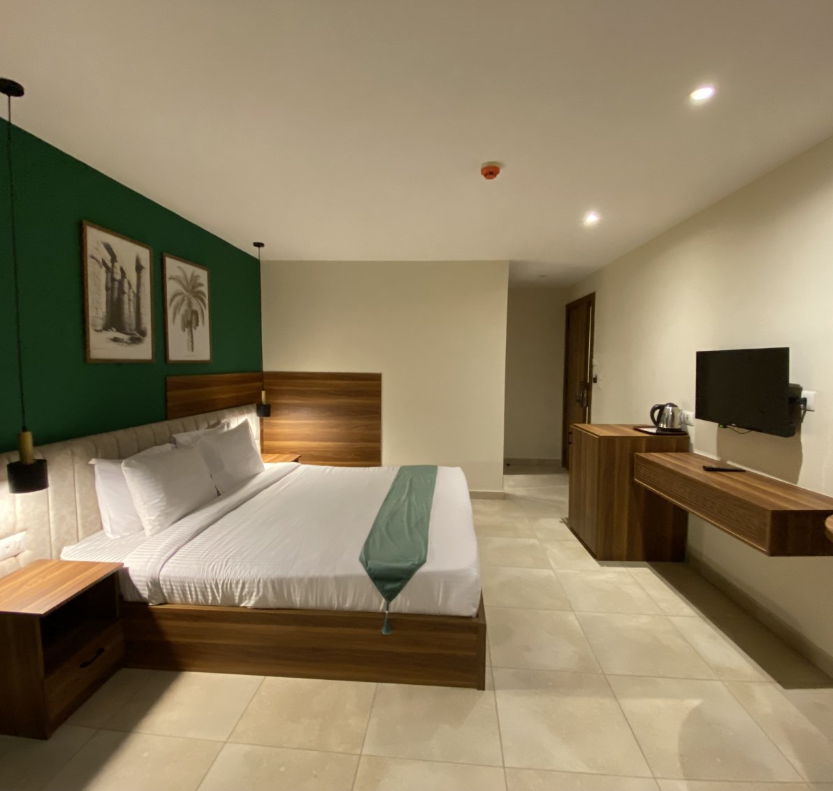 Luma Hotel – Deluxe King Room