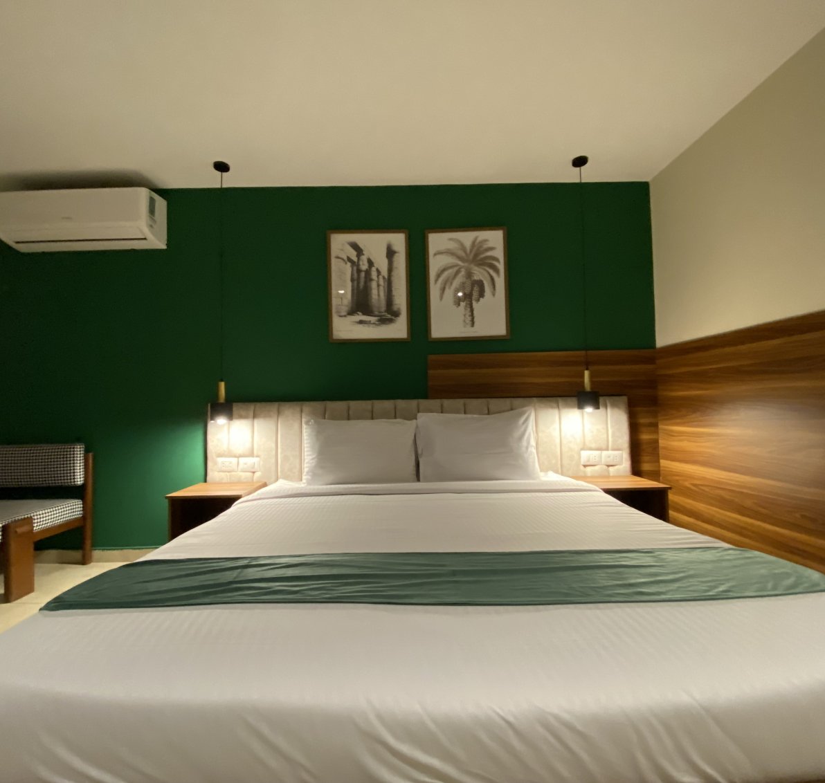 Luma Hotel – Deluxe King Room