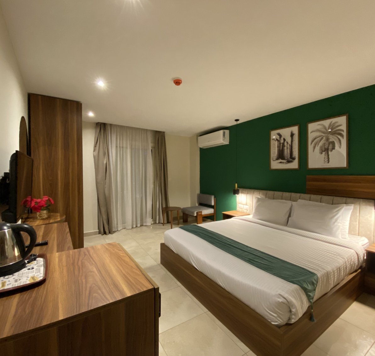 Luma Hotel – Deluxe King Room