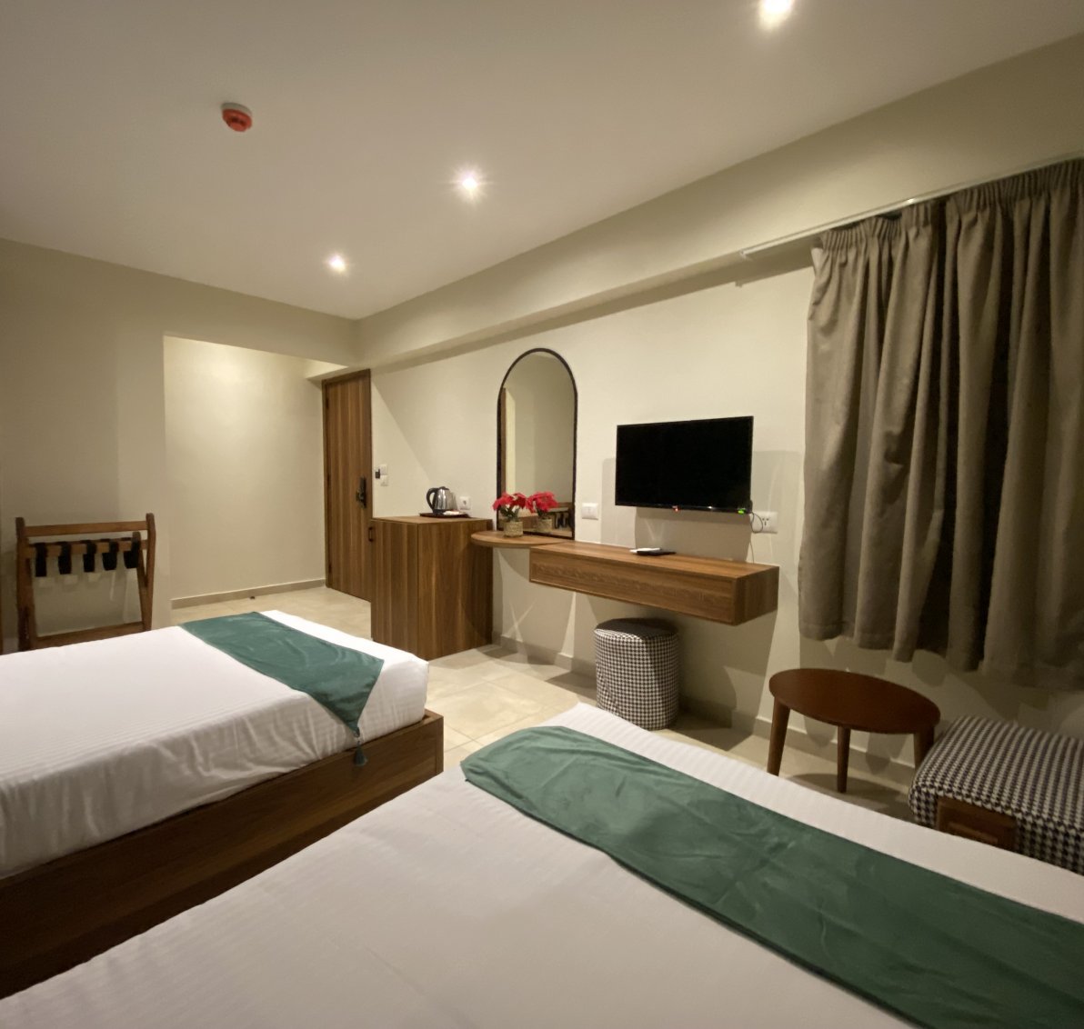 Luma Hotel – Cozy Twin Room with 2 Single Beds