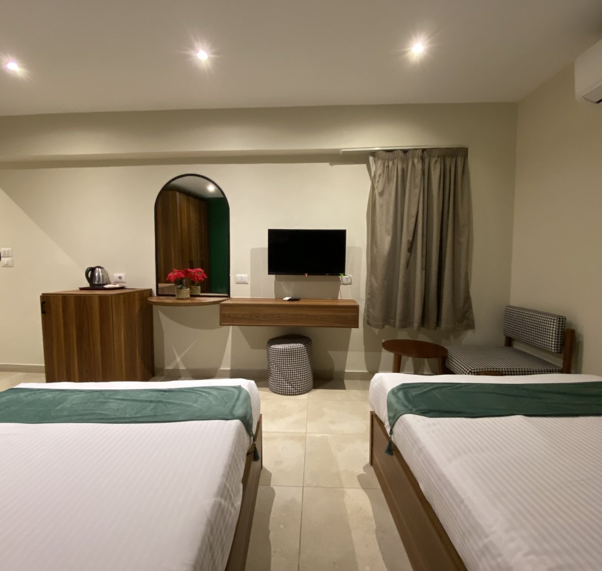 Luma Hotel – Cozy Twin Room with 2 Single Beds