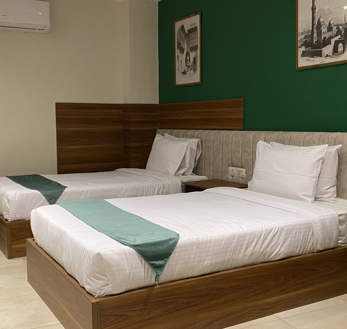 Luma Hotel – Cozy Twin Room with 2 Single Beds