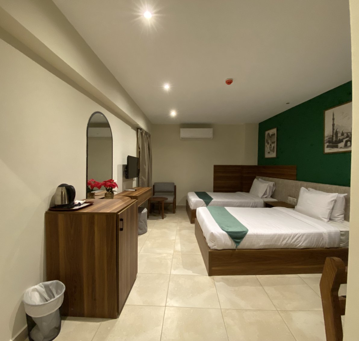 Luma Hotel – Cozy Twin Room with 2 Single Beds